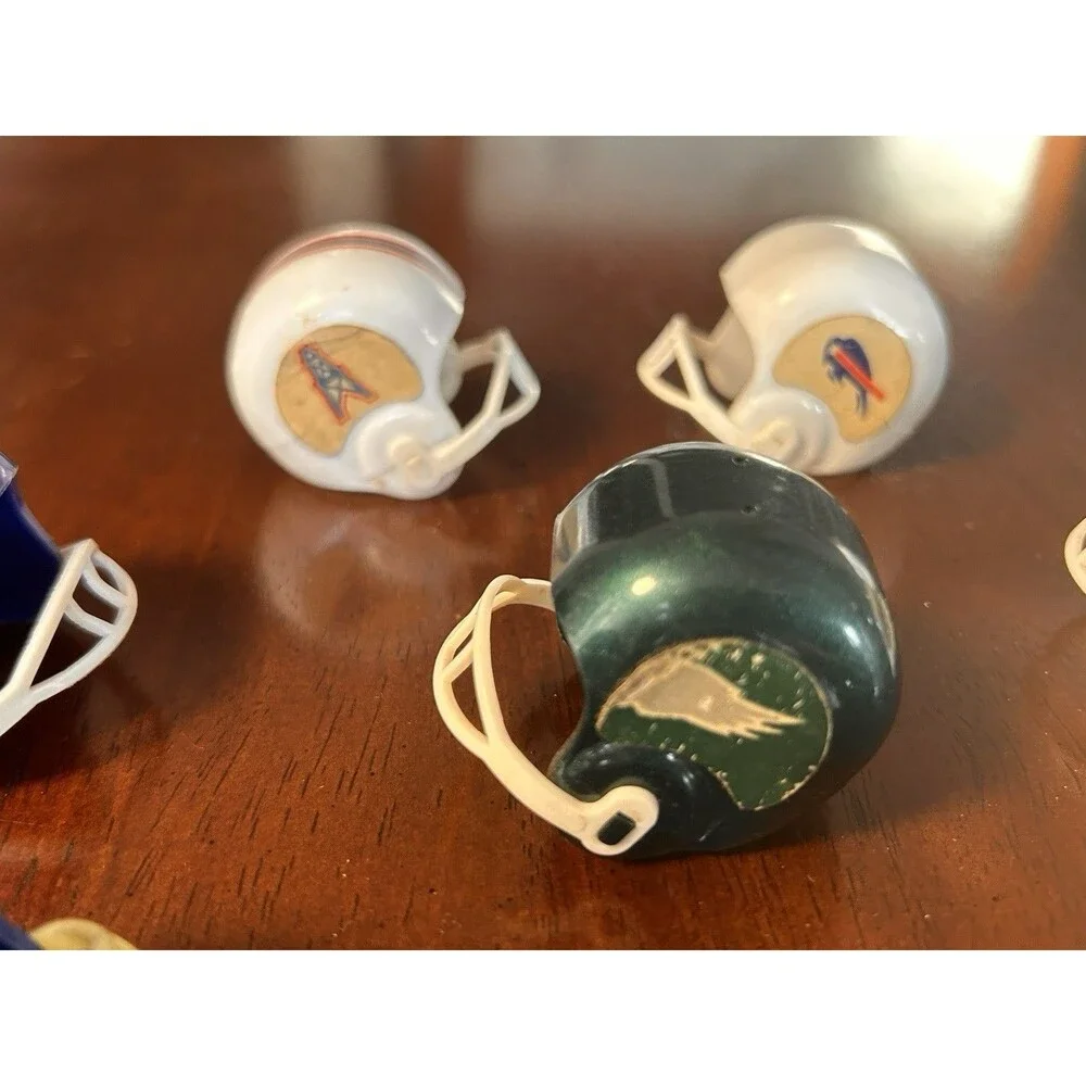 Vintage Lot of 8‎ Bubble Gum Ball Machine NFL Plastic Football Helmets